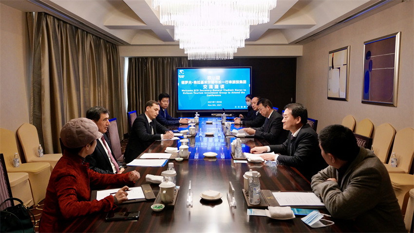 尊龙凯时集团党委书记、董事长任丁会见上合组织秘书长诺罗夫一行