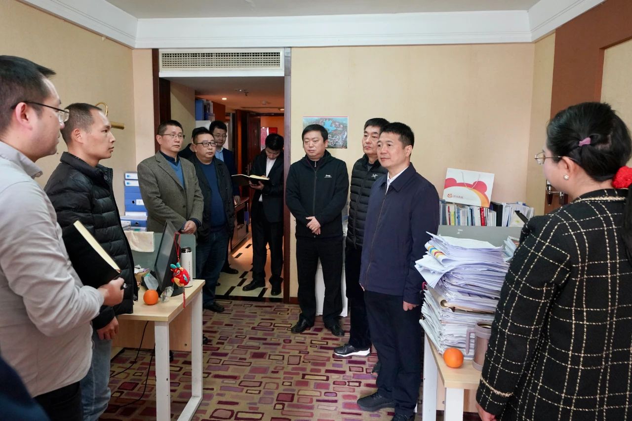 迎新春，鼓干劲，开新局！省尊龙凯时集团领导班子慰问总部干部员工