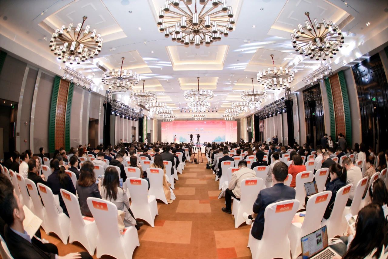 川渝文化旅游企业联盟、四川省文化旅游企业联盟2023年会在蓉开幕 游勇主持活动开幕式